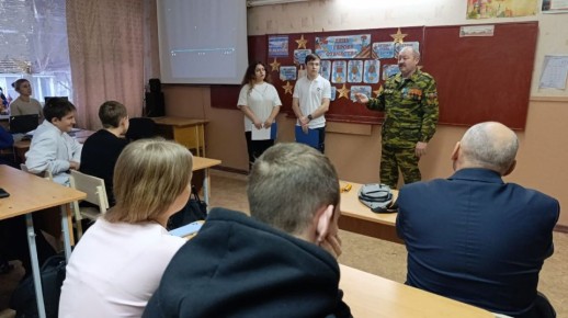 Наталья Бегуненко: 9 декабря в ГБОУ «Александровская школа г.о. Донецк» прошел урок мужества «Гордимся славою Героев», приуроченный ко Дню Героев Отечества