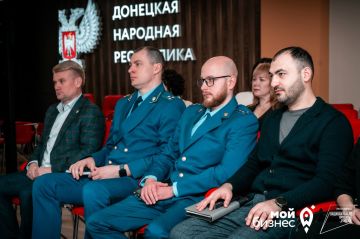 Вице-премьер Артем Крамаренко принял участие во встрече с омбудсменом по защите прав предпринимателей в ДНР Ярославом Бережко и представителями ключевых отраслей экономики региона