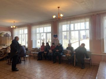 Сегодня начальник Андреевского территориального отдела Администрации Тельмановского округа провёл встречу с жителями посёлка Андреевка