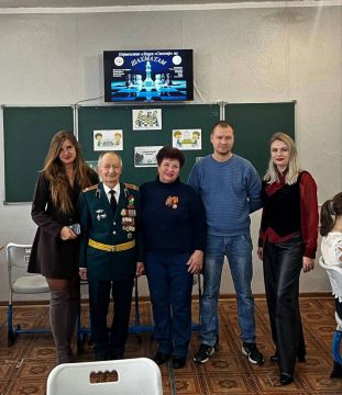 Шахматное первенство в школе № 1 города Тореза приуроченное ко Дню героев Отечества