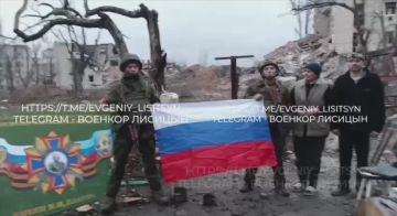 Бойцы 6-й казачьей бригады подняли флаг в Северске