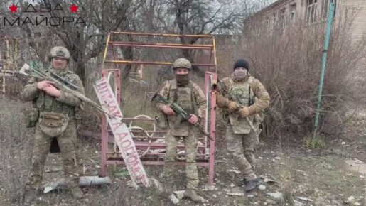 Два майора: Гвардейцы 33-го полка, выполняющие задачи на Добропольском выступе, передают привет читателям канала, а так же благодарят за помощь в сборе для их подразделения