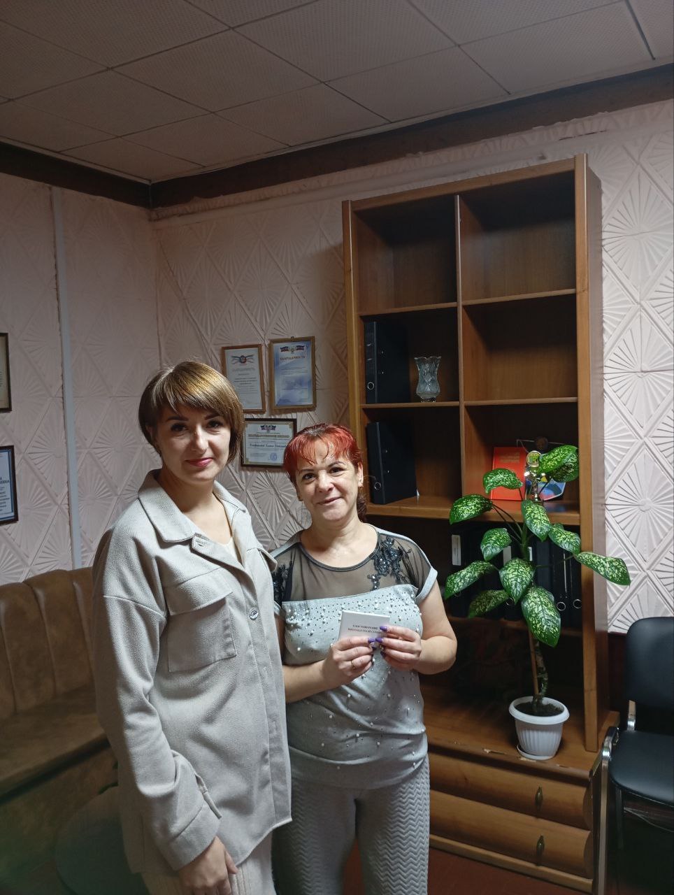 Выдача удостоверений многодетным семьям в Ждановке