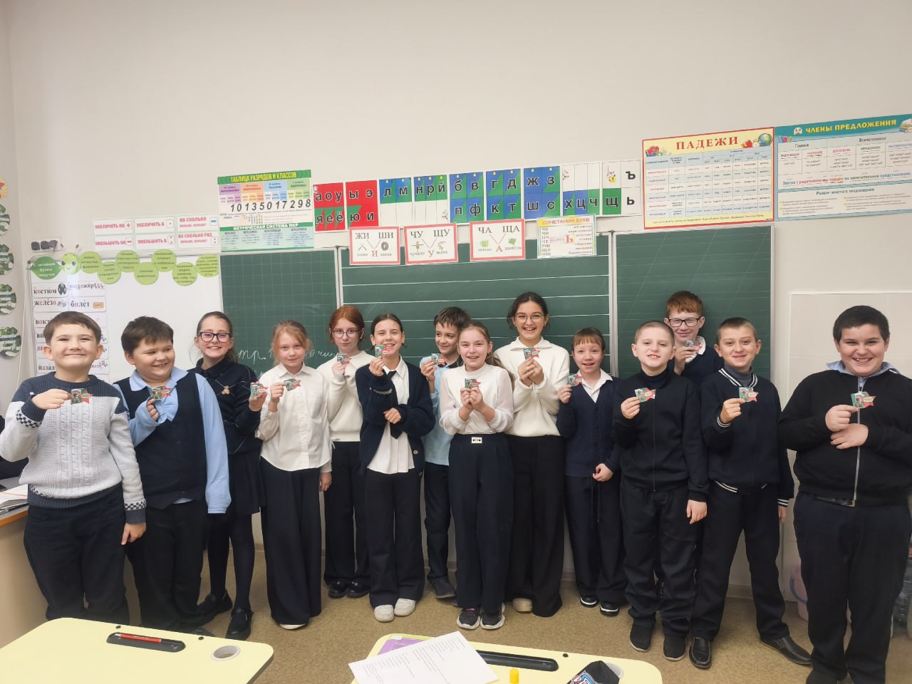 Мангушская школа №2 отметила День Героев Отечества акцией поддержки военнослужащих