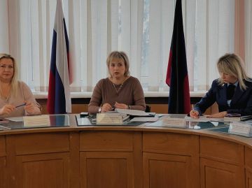 Татьяна Копылова: 10 декабря в Управе Ворошиловского внутригородского района г. Донецка состоялось очередное заседание Комиссии по делам несовершеннолетних и защите их прав