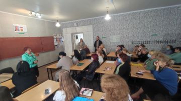 Сегодня, 10 декабря 2025 года, по поручению Главы Республики Дениса Пушилина, депутат Донецкого городского Совета ДНР Ася Горшкова провела встречу с трудовым коллективом ГБОУ "Школа № 78 г. о. Донецк" по адресу: пр-т...