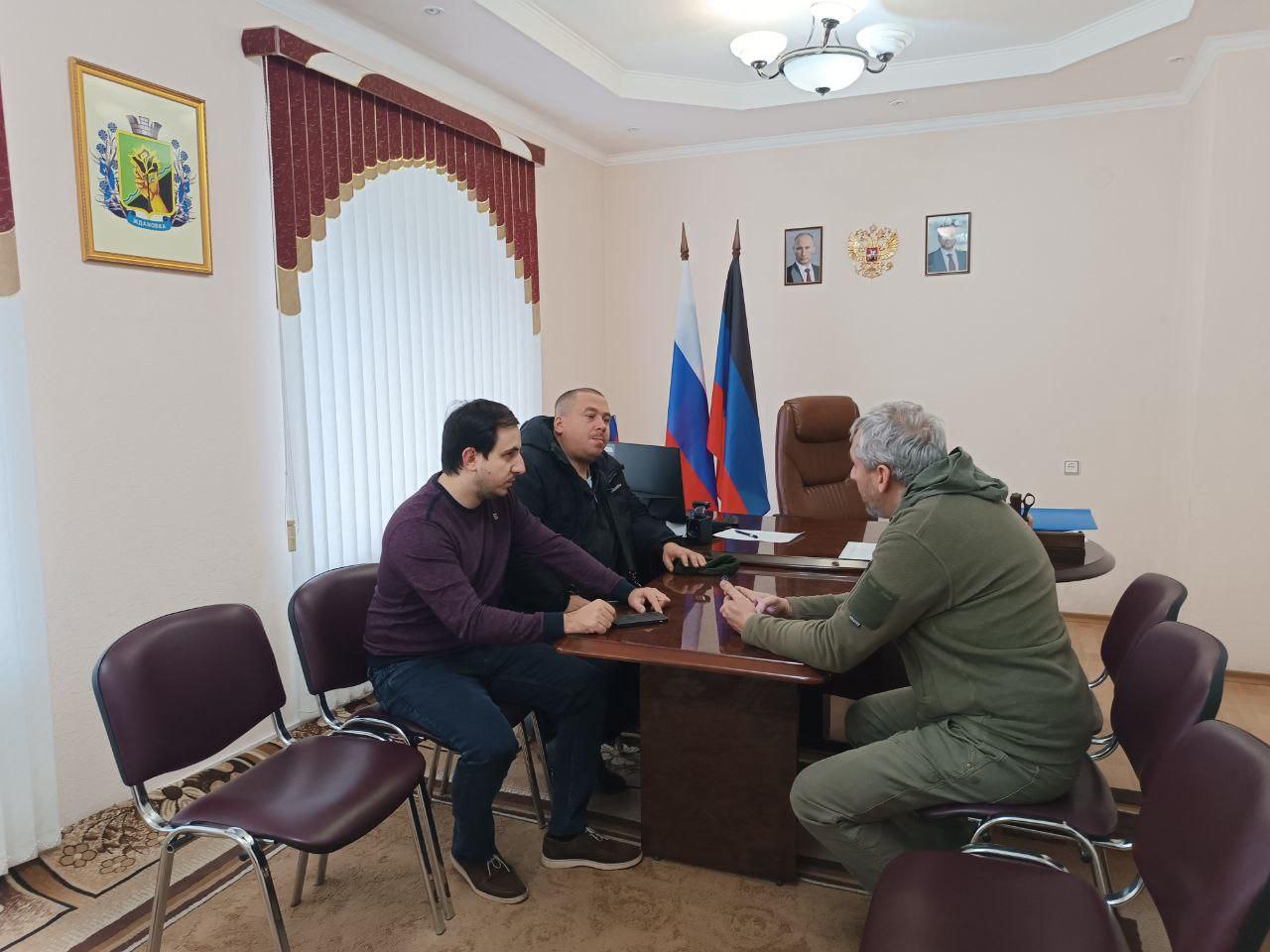 Представитель Магаданской области принял участие в еженедельном совещании в администрации Ждановки