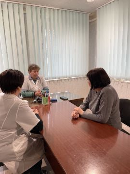 Сегодня и.о. начальника Михайловского территориального отдела Администрации Тельмановского округа встретилась с трудовым коллективом Михайловского ФАПа