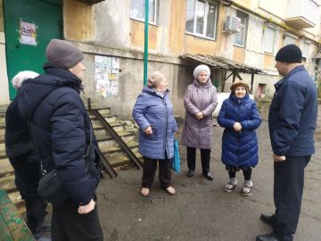 9 декабря заместитель главы администрации городского округа Торез Александр Ставицкий, в рамках проекта "Управдом", провел встречу с населением по адресу: