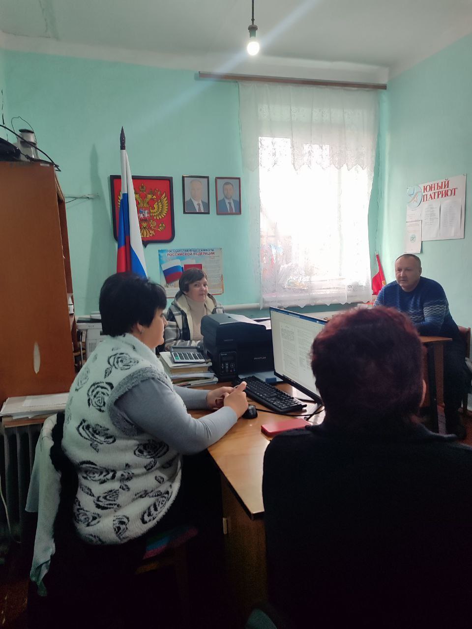 Сегодня начальник Тельмановского территориального отдела Администрации округа провел встречу с жителями села Луково.На встрече были рассмотрены следующие вопросы: