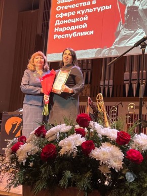 Наталья Великодная: В городе Донецке отдел культуры Администрации Тельмановского округа наградили благодарностью Министерства культуры ДНР за просветительскую работу по увековечиванию памяти героев Великой Отечественной...