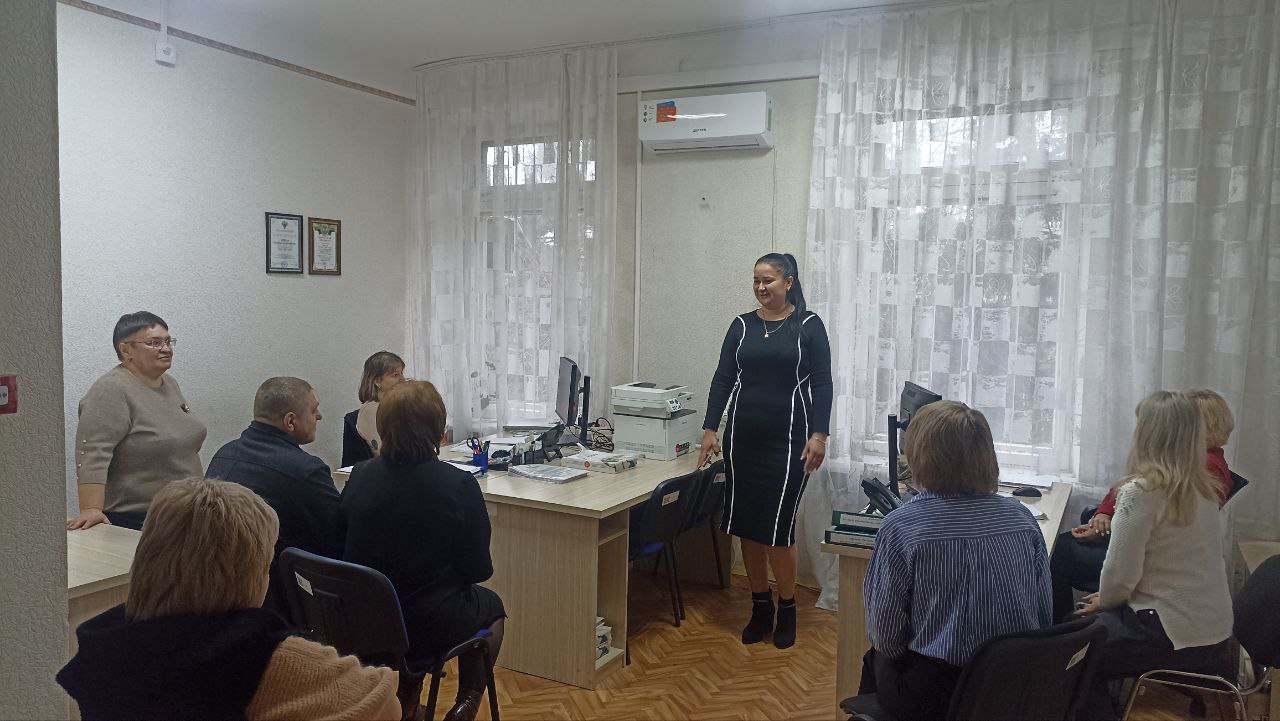 11 декабря депутат Тельмановского муниципального совета Мария Вагнер провела встречу с сотрудниками Управления федерального казначейства по ДНР (отделение №14)