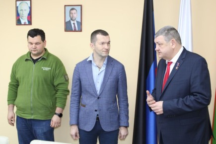 Иван Приходько: Сегодня в стенах администрации городского округа Горловка состоялось вручение нагрудных знаков «Народный фронт. Все для Победы!»