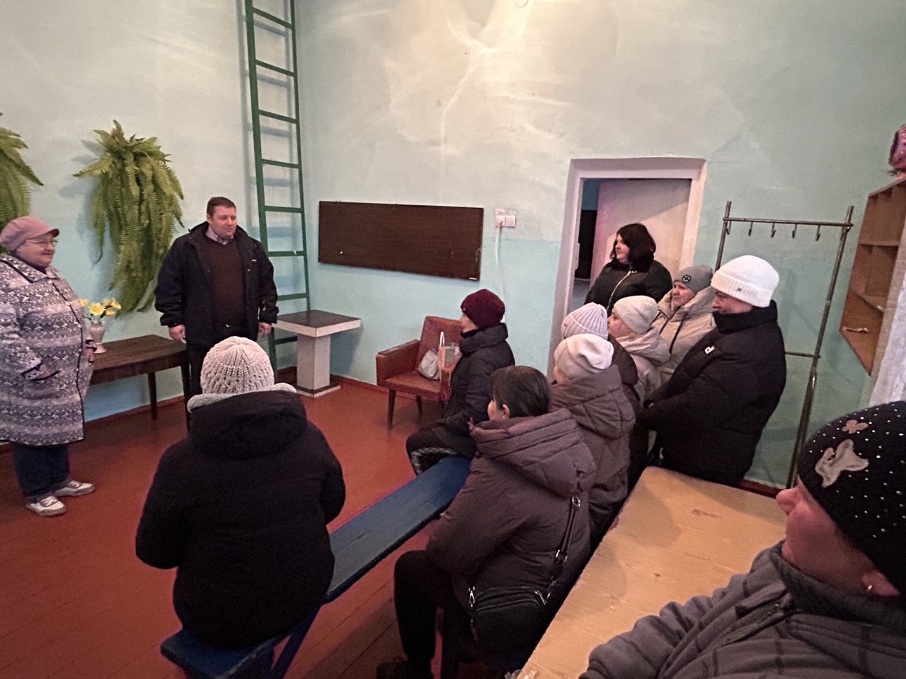 Активисты ТОС «Куба» провели организационное собрание, в котором принимал участие заместитель руководителя Управы Калининского внутригородского района города Горловка Юрий Лысенко