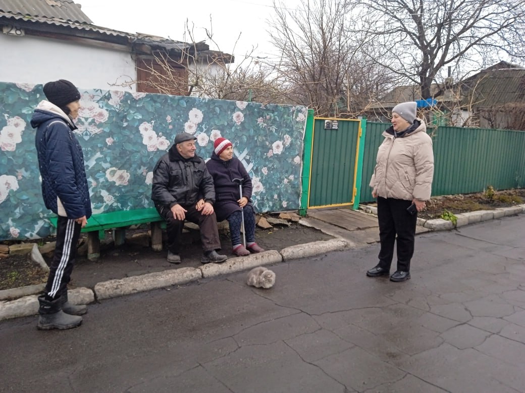 11 декабря заведующий Рассыпнянским территориальным сектором Александра Кендысь, провела встречу с населением по улице Курская, д. 23