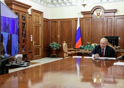 Путин обсудил с военными ситуацию в зоне действий группировки "Юг"