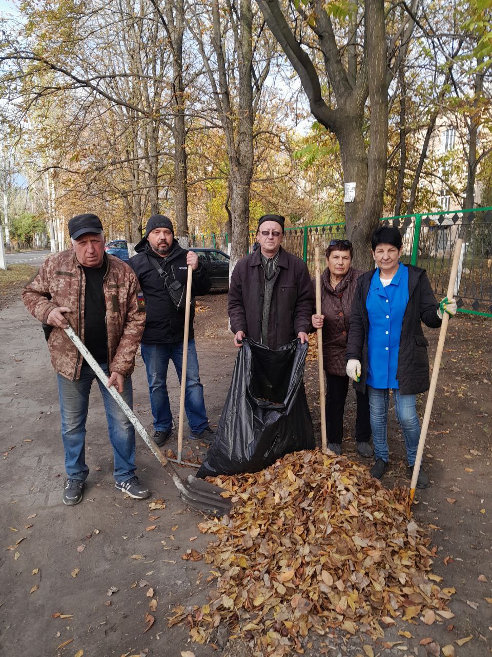 Сегодня, 11 декабря 2025 года, в рамках проекта «Городская среда», реализуемого Единой Россией , жители Кировского района приняли участие в традиционной экологической акции «Чистый четверг»