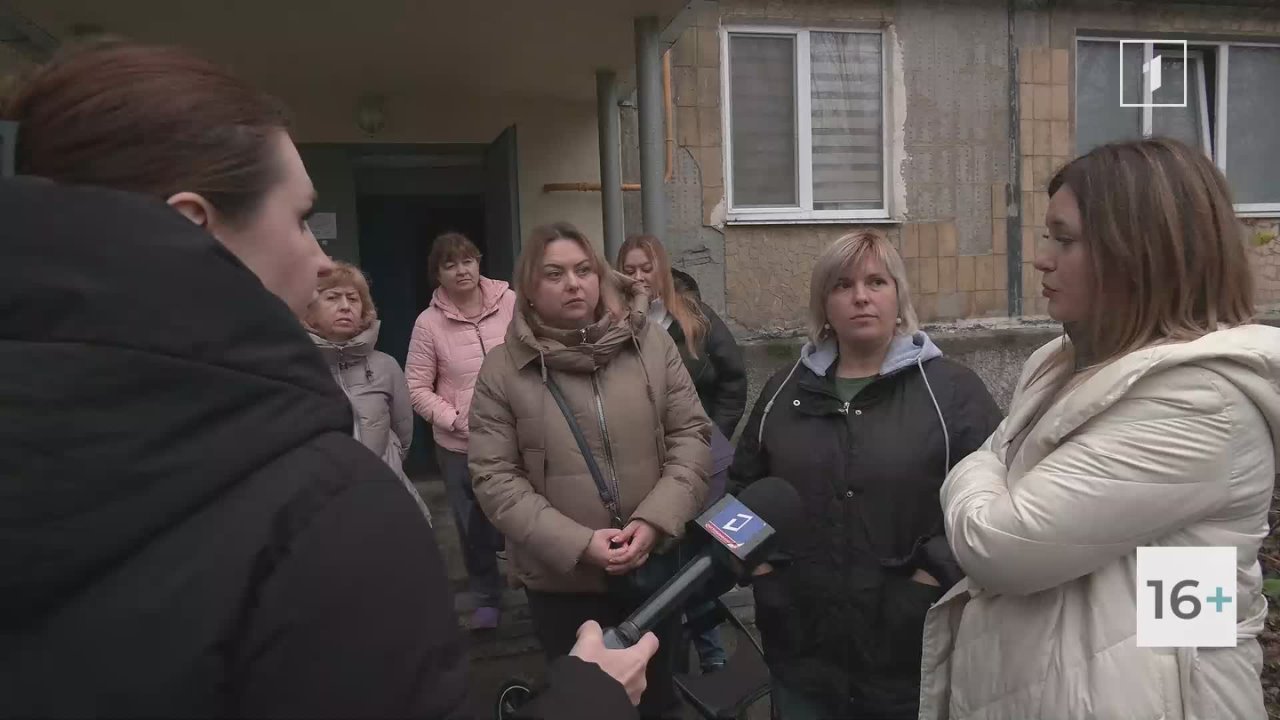 Теперь дойти в школу дети могут только по проезжей части