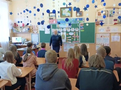 Сотрудники ОИН провели классный час с подростками