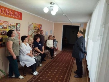 11 декабря начальник Управления образования Администрации городского округа Харцызск Николай Осипов провел встречу в коллективе ГКДОУ "Детский сад 24 г.о. Харцызск"