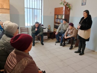 Сегодня член Общественного совета Администрации Тельмановского округа провела встречу с жителями села Старомарьевка, где были затронуты следующие темы: