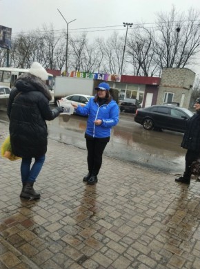 Сегодня, 12 декабря по инициативе Общественного Движения «Донецкая Республика» в Червоногвардейском районе города Макеевки проходит раздача официального печатного издания Общественного Движения «Донецкая Республика»