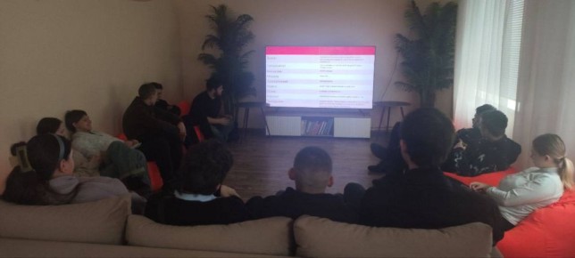 12 декабря, в День Конституции Российской Федерации, в молодежном отделе имени Марии Пироговой состоялось познавательное мероприятие, направленное на повышение правовой грамотности среди юных граждан