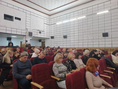 Сергей Юзвинкевич: В Володарском Доме культуры вместе с коллегами и руководителями подведомственных организаций принял участие в Акции «Всероссийский тест на знание Конституции Российской Федерации»