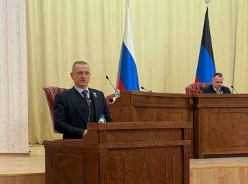 Дмитрий Огилец: Выступил на пленарном заседании на тему организации мероприятий, проводимых депутатами Народного Совета по поручению Главы Донецкой Народной Республики, в том числе и сходов граждан