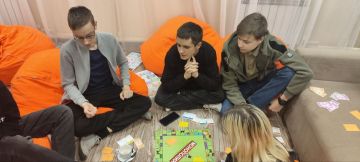 Сегодня молодежный отдел имени Марии Пироговой вновь превратился в настоящую площадку для интеллектуальных баталий и веселого общения