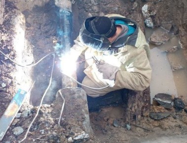 ОПЕРАТИВНОЕ УСТРАНЕНИЕ АВАРИИ: СПЕЦИАЛИСТЫ МАРИУПОЛЬСКОГО ФИЛИАЛА "ДОНБАССТЕПЛОЭНЕРГО" ВОССТАНОВИЛИ ТЕПЛОСНАБЖЕНИЕ ТРЕХ ЖИЛЫХ ДОМОВ И ОДНОГО ОБЪЕКТА СОЦСФЕРЫ