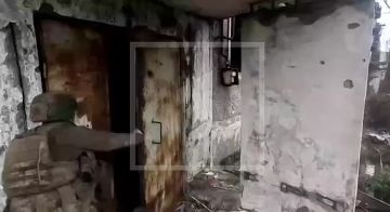 Переоделись в гражданских и хотели сбежать!