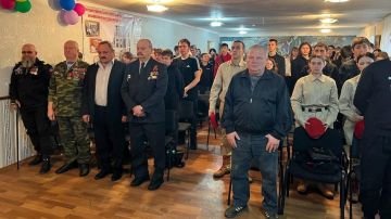 Дмитрий Огилец: 12 декабря в Енакиевском техникуме сферы услуг в рамках Всероссийской акции "Служу Отечеству" состоялся урок мужества "Свеча памяти"