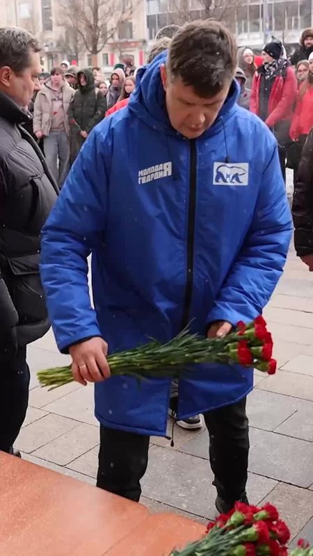 Сегодня по всей стране вспоминают тех, кто отдал жизнь ради того, чтобы донести людям правду