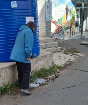 15 декабря 2025 года во исполнение поручения Главы Донецкой Народной Республики депутаты Ясиноватского муниципального совета Ирина Евсюкова, Николай Коляденко и Сергей Куксенко посетили места подвоза воды