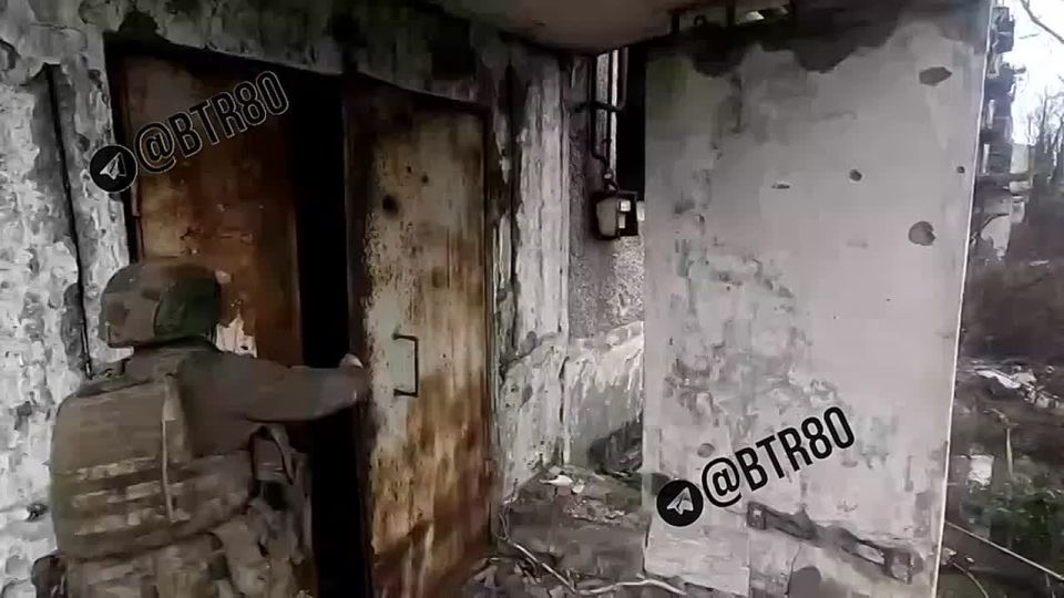 Зачистка Димитрова: Бойцы группировки ЦЕНТР поймали четырех боевиков ВСУ, переодевшихся в гражданку