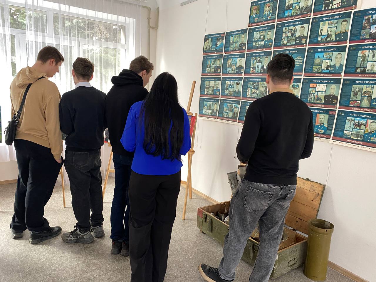 15 декабря в рамках проекта «Я учусь в музее» сотрудники городского музея для студентов Дебальцевского колледжа транспортной инфраструктуры провели экскурсию «Связь поколений. Историческая память», приуроченную к Году...