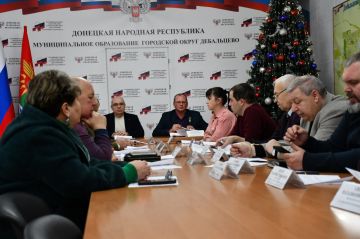 Заседание Дебальцевского городского совета Донецкой Народной Республики первого созыва