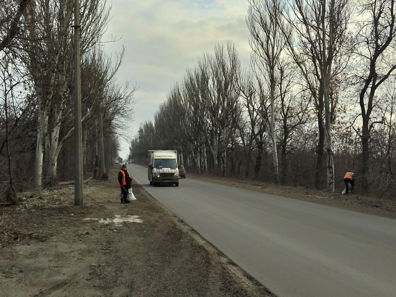 15 декабря, с целью приведения территории в надлежащее санитарное состояние силами МУП АГМ «Перспектива» проведены работы по сбору видимого мусора по ул. Кирова (по маршруту движения общественного транспорта № 16)