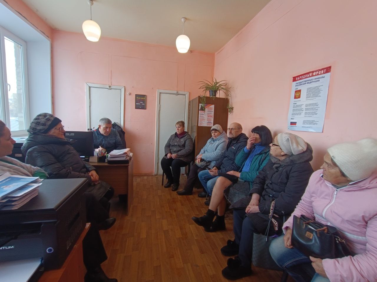 Сегодня Первый заместитель главы Администрации Володарского муниципального округа Боровик Д.В. провёл встречу с жителями с. Республика