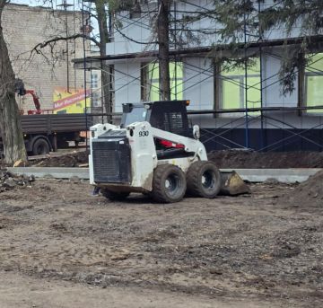 Якутия продолжает ремонтно-восстановительные работы в Молодежном центре Докучаевска