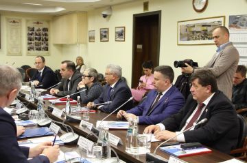 Константин Кузьмин: В ходе заседания Комиссии Совета законодателей обсудили социальные и экономические инициативы