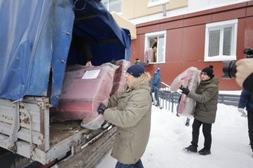 В Донбасс из Лабытнанги и Аксарки доставили 135 коробок помощи