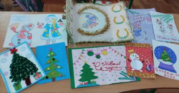 Учащиеся школ поучаствовали в акции «Новогодняя открытка»