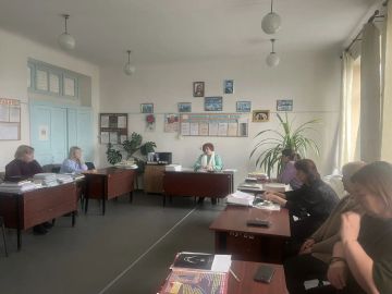 Начальник Кутейниковского территориального отдела Светлана Токарева провела встречу с трудовым коллективом Кутейниковской школы