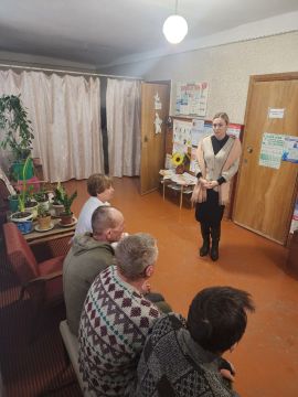 16 декабря 2025 года депутат Тельмановского муниципального совета Юлия Линник встретилась с работниками Греково-Александровского фельдшерско-акушерского пункта и жителями села