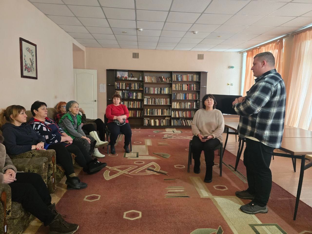 16 декабря начальник Новосветского территориального отдела Администрации Старобешевского муниципального округа провел встречу с работниками учреждения ГБУСО "Комплексный центр социального обслуживания населения...