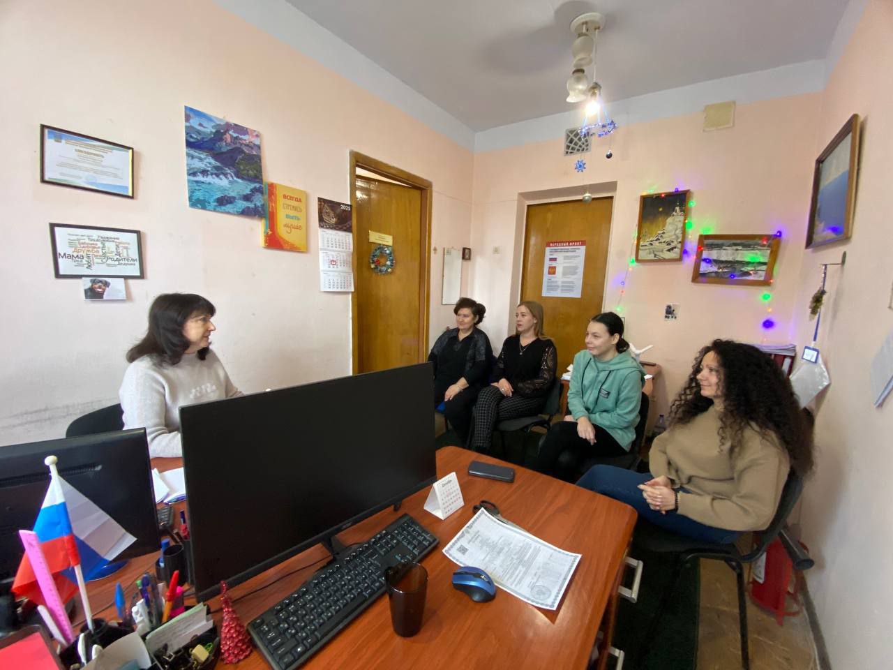 Управляющий делами Администрации Володарского муниципального округа Салько А. В. провела встречу с трудовым коллективом отдела опеки и попечительства Администрации Володарского муниципального округа