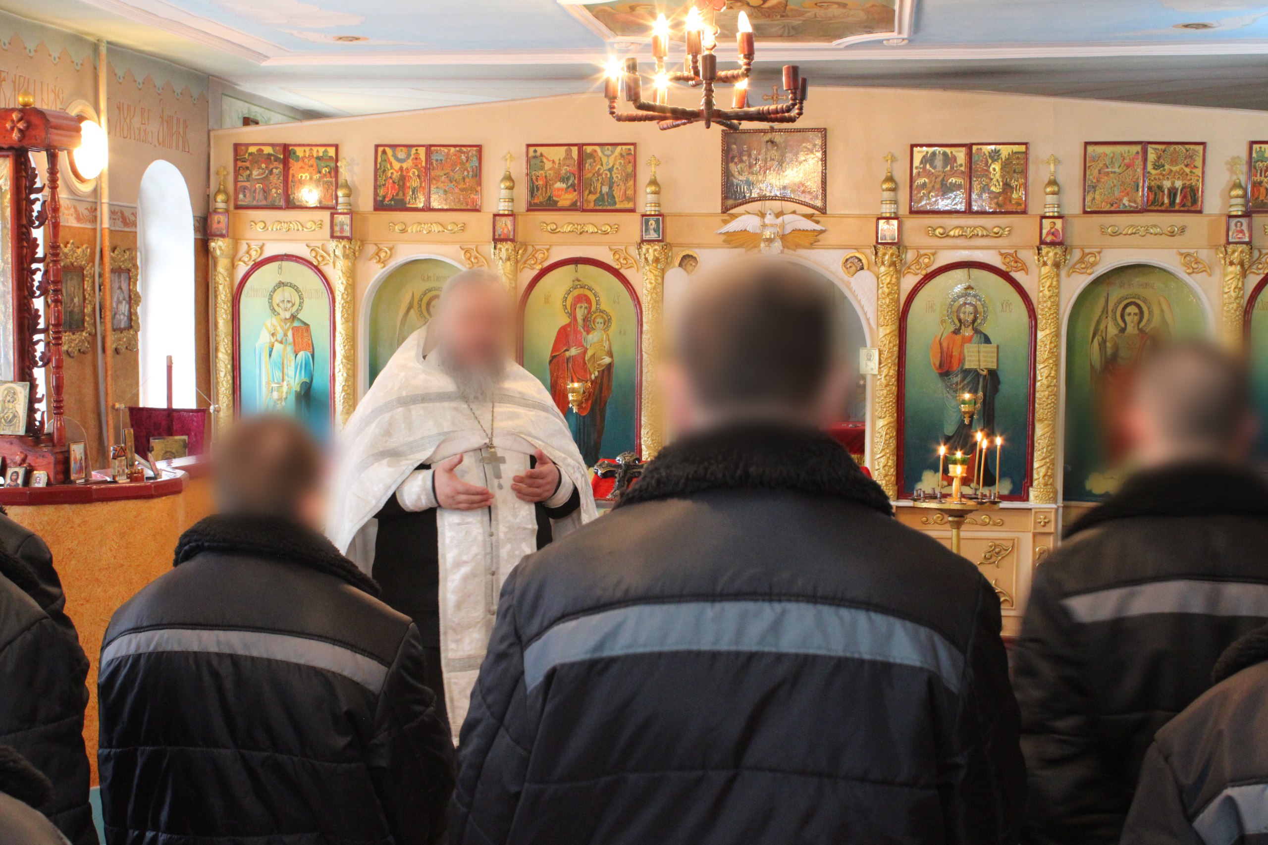 Осужденные ИК-7 посетили богослужение в честь Дня Николая Чудотворца