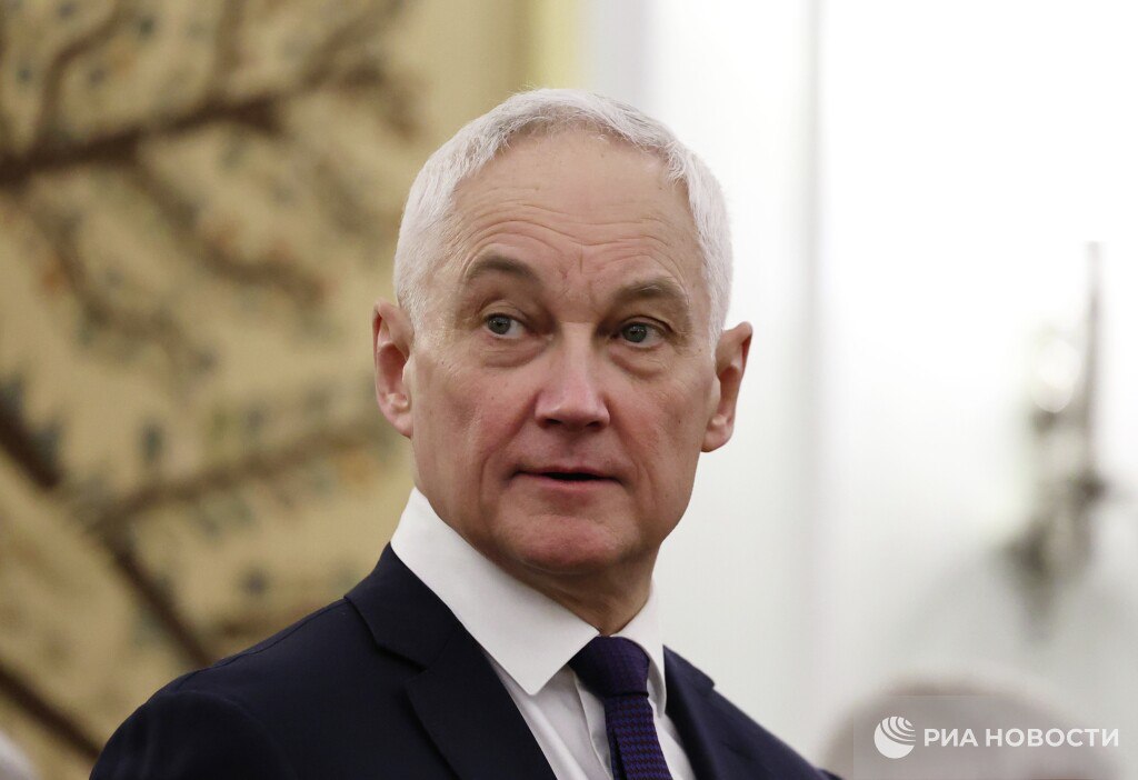 Армия России удерживают стратегическую инициативу, ведет наступление практически по всем направлениям, заявил Белоусов